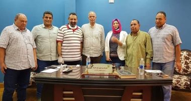 صور.. مجدى عبدالغنى يسلم شيكات لرؤساء 4 أندية لدعم اللاعبين بكفر الشيخ