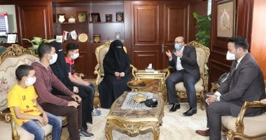 محافظ بنى سويف لأبناء سائق إسعاف توفى بكورونا: والدكم استشهد في سبيل الواجب