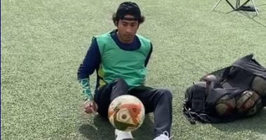 الخطيب ده ولا إيه.. على ربيع يستعرض مهاراته فى تنطيط الكرة بكواليس عمر ودياب
