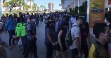 حشود أمام مراكز التسوق فى البرازيل رغم زيادة أعداد المصابين بكورونا.. فيديو
