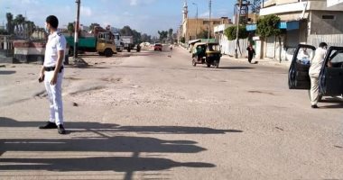 صور .. فض الباعة الجائلين بسوق مدينة المحمودية لمنع التكدس والتجمعات بالبحيرة
