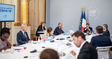 ماكرون يجتمع غدا مع حكومته والنقابات العمالية للوقوف على الأزمة الاقتصادية