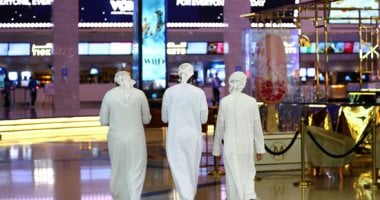 أسواق دبى تفتح أبوابها بـ"قيود" وتحاول الخروج من "نفق كورونا"