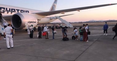 صور.. رحلة استثنائية تقل 245 من العالقين بالإمارات تصل مطار مرسى علم