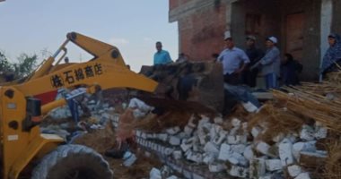 صور.. محافظ كفر الشيخ يتابع تطبيق قرار الحظر وإزالة التعديات ومخالفات البناء