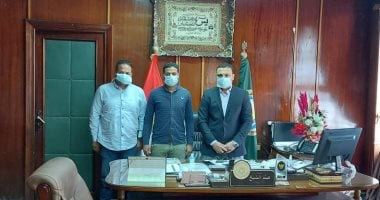 نائب محافظ الدقهلية يستقبل سائق المنسى بمكتبه ومجندا آخر شارك بموقعة البرث