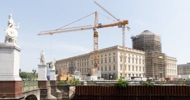 وضع صليب على متحف فى ألمانيا يثير الجدل.. تعرف على القصة