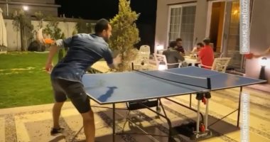 أحمد حسن مكي يلجأ لتنس الطاولة على أنغام فيروز لمواجهة ملل كورونا..فيديو