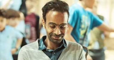 بإبرة خيط.. هكذا يقضى محمود الليثى وقت فراغه فى الحظر