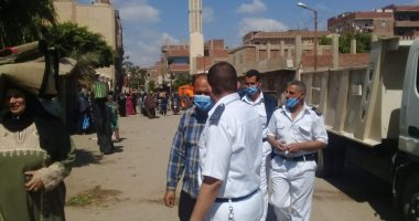 فض سوق الجمعة بأبو الغيط بالقناطر الخيرية لمواجهة كورونا.. صور