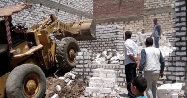 ازالة 33 حالة تعد بالبناء على الأراضى الزراعية وأملاك الدولة بالمنيا