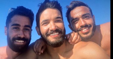 صالح جمعة ينشر صورة جديدة بصحبة كهربا من الإجازة الساحلية 