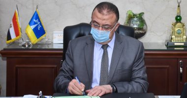 صور.. محافظ الإسكندرية يباشر عمله عقب عودته من أجازة العيد.. ولاصحة لعزله