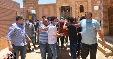 نقل جثمان حسن حسنى من المستشفى لمثواه الأخير