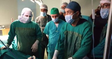 أطباء مستشفى أرمنت التخصصى ينجحون فى إجراء عملية لمريض يعانى من بتر كلى بالإصبع