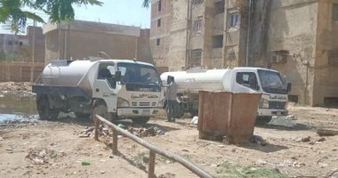 رفع القمامة ومياه الصرف الصحى بمنطقة أبو العلا بالصف فى الجيزة