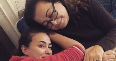 هند صبرى تحتفل بعيد ميلاد والدتها: كل عام وأنتى والدتى وصديقتى وجدة بناتى