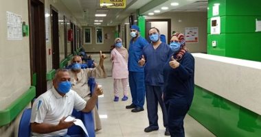 صور.. مستشفى إسنا للحجر الصحى تعلن خروج 10 حالات بعد شفائهم من كورونا