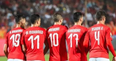 وائل رياض يستعين بصورة للمنتخب الأولمبي لنبذ التعصب بين الجماهير
