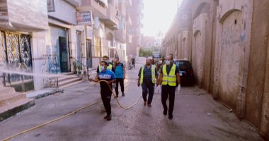 الخير فى الشباب.. مبادرة بعزبة البرنس فى بنها لتطهير الشوارع بـ200 لتر كلور