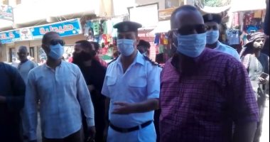 حملة بشارع أحمد عرابى بالأقصر لمتابعة ارتداء المواطنين للكمامات 
