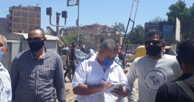 فض سوق الأحد بشبين القناطر وتحرير محاضر للمخالفين لمواجهة كورونا.. صور