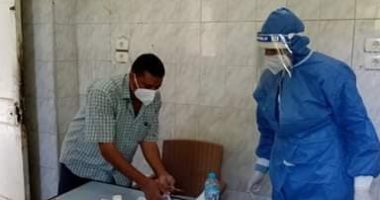 صور.. مستشفى صدر إسنا تواصل سحب المسحات من الحالات المشتبه بهم جنوب الأقصر