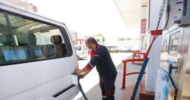 صور.. ممنوع تموين السيارات بدون كمامة والالتزام بالإجراءات الاحترازية