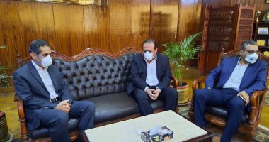 محافظ الغربية ونائبه يقدمان واجب العزاء لرئيس جامعة طنطا فى وفاة شقيقته