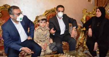 محافظ الغربية يقدم العزاء لأسرة الشهيد محمد فضل الله.. والدته: ابنى مش خسارة فى مصر