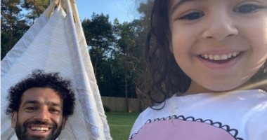 محمد صلاح ومكة .. ترابط  الأب والابنة فى صورتين