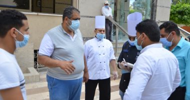 لجنة لمتابعة التزام المنشآت والفنادق فى مطروح بالإجراءات الوقائية.. صور