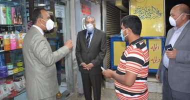 محافظ المنيا يتفقد الشوارع لمتابعة التزام المواطنين بإجراءات حظر التنقل