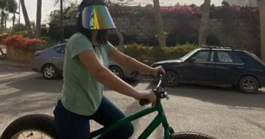 على طريقة عبلة كامل.. منى زكى:  كحولك فى جيبك كمامتك فى وشك خاف على نفسك