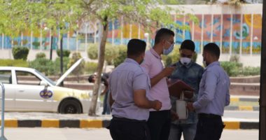 صور.. رئيس جامعة كفر الشيخ يشيد بالالتزام بارتداء الكمامات فى الحرم الجامعى 