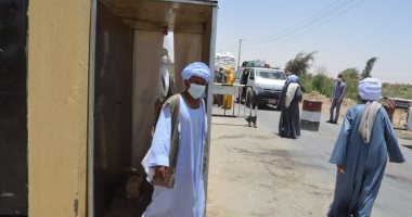 كشف وتعقيم للمواطنين القادمين من خارج الوادى الجديد بكمين بغداد ..صور