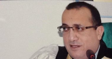 تعيين علاء عطيه عميدا جديدا لكلية الطب بجامعة أسيوط
