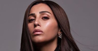 الأسود يليق بها .. شاهد دينا الشربينى فى جلسة تصوير جديدة 