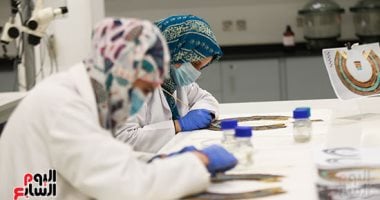 "اليوم السابع"داخل المتحف الكبير..تطبيق الإجراءات الاحترازية لمنع تفشى كورونا..مشرف عام المشروع: صحة العاملين فى المقام الأول وتم منع التجمعات الصباحية وقياس درجة الحرارة يوميًا..وانتشار لافتات التوعية بالموقع 