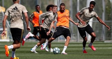 ريال مدريد يخوض تدريباته الجماعية الأولى منذ أزمة كورونا.. صور