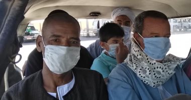 صور ..سائقو الأجرة للركاب بالبحر الأحمر: "مش هنركب حد إلا بالكمامة"