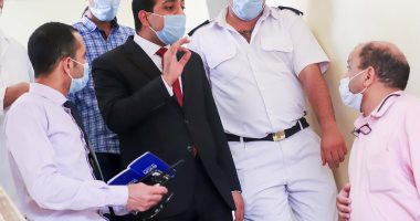 نائب محافظ قنا يتابع انتظام سير العمل وتوافر المستلزمات الطبية بمستشفى قفط 