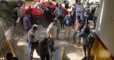 محافظة الجيزة تزيل برجا سكنيا بالطالبية.. وفتح 4 جراجات بالدقى