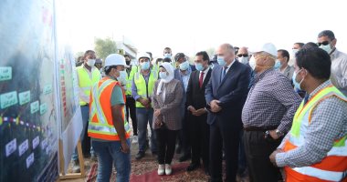 وزير النقل ومحافظ قنا يتفقدان محور الشهيد الرائد باسم فكرى.. صور