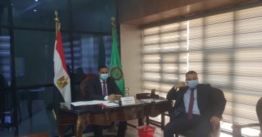 صور.. محافظ الدقهلية يشارك باجتماع مجلس المحافظين عقب شفائه من كورونا
