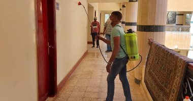 مدينة الطود تواصل الإجراءات الاحترازية ورش وتعقيم الشوارع والمؤسسات