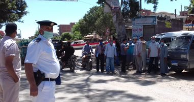 تحرير 9 محالفات لسائقين بموقف قرية إكياد بالشرقية لعدم ارتدائهم الكمامة