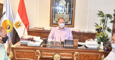 محافظ أسيوط: تنفيذ خط إنتاج كمامات ومستلزمات وقائية لمكافحة كورونا المستجد 