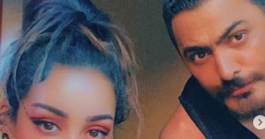مناقشة طريفة بين تامر حسنى و زوجته بسمة بوسيل..اعرف السبب 