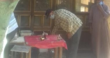 ضبط مقهى مخالف لإجراءات الحظر فى الشرقية.. صور